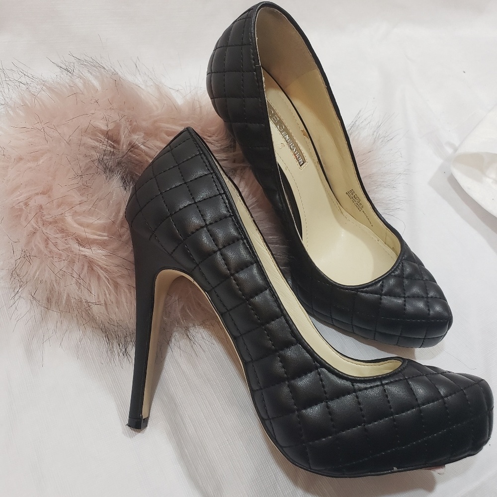 BCBGeneration 5.5 black heel pumps like new!